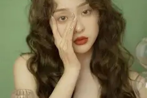 陪玩陪睡只是表皮又一男星深夜爆猛料。被逼发身体私密照换角色
