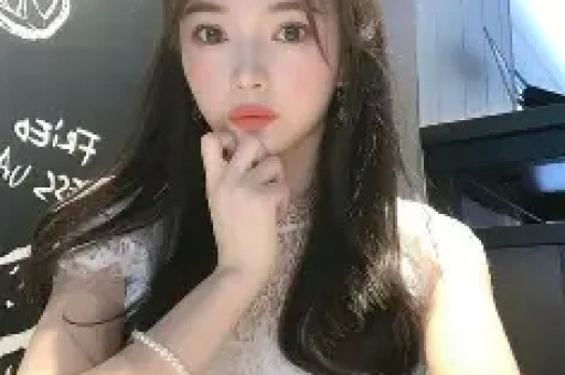 易易紫曝明星翻红后会耍大牌:红了之后就会耍大牌身边有很多-第1张图片- 易易紫曝明星翻红后会耍大牌:红了之后就会耍大牌身边有很多-第1张图片-